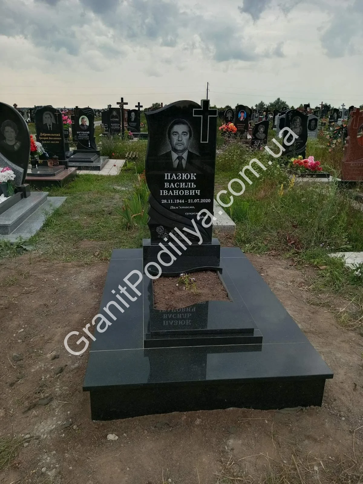 Подвійний пам'ятник з граніту - Кам'янець-Подільський | GranitPodillya